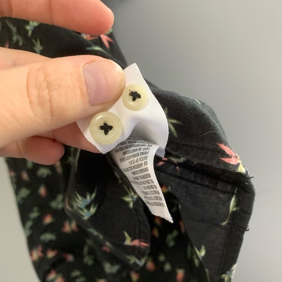 (2/$20) Men’s American Eagle S Patterned Button-up - Picture 6 of 6